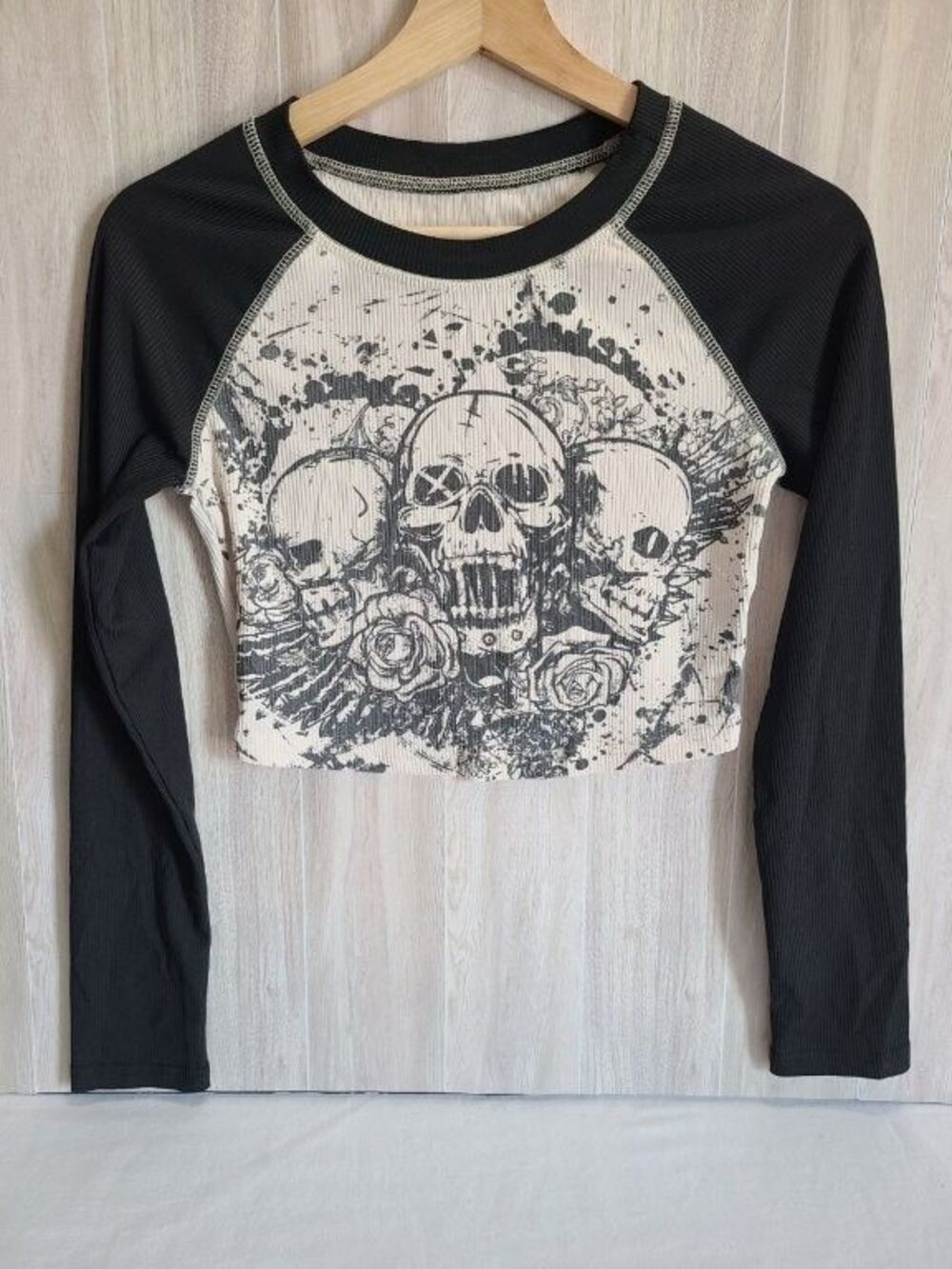 ROMWE Womens Small Skull Graphic Crop Top Gothic Punk Long Sleeve Raglan Shirt S